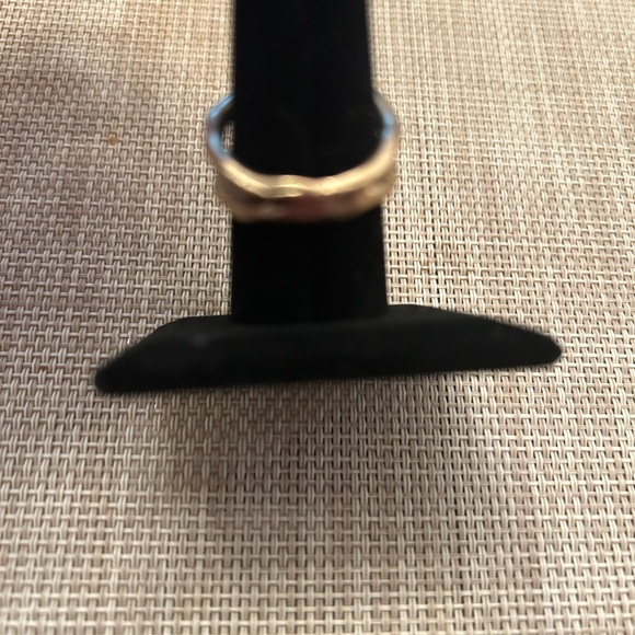 Source Unknown Gold Ring with Deep Blue Stone - Picture 5 of 5